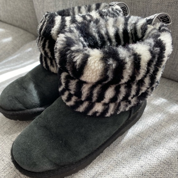 Uggs Fluff Mini Zebra Ugg Winter Boot in black and white size 12 - Picture 4 of 12